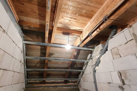 Izolace stropů RD měkkou PUR pěnou